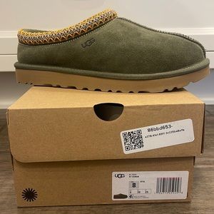 Ugg Tasman Women’s size 8 in Olive.  New.